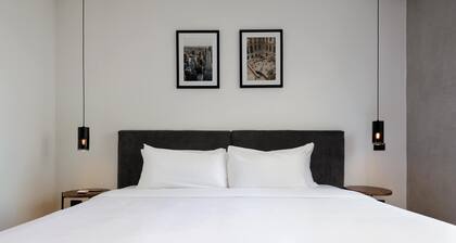 w Deluxe 1BR With Elegant Balcony in Roma Nte