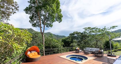 w Glowing 4BR Villa w Pool at Mesa de Yeguas