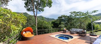 w Glowing 4BR Villa w Pool at Mesa de Yeguas