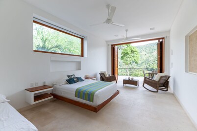 w Glowing 4BR Villa w Pool at Mesa de Yeguas