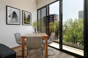 2 bedrooms - w Impressive 2BR w Balcony in Cuauht moc (Mexico City)