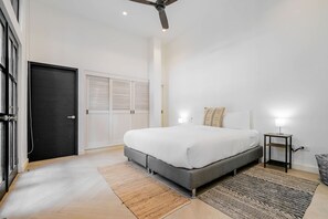 1 bedroom, Internet - w Contemporary 1BR in Plaza Catedral (Panama City)