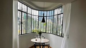 House | 2 bedrooms - w Radiant 2BR in Roma Norte (Mexico City)
