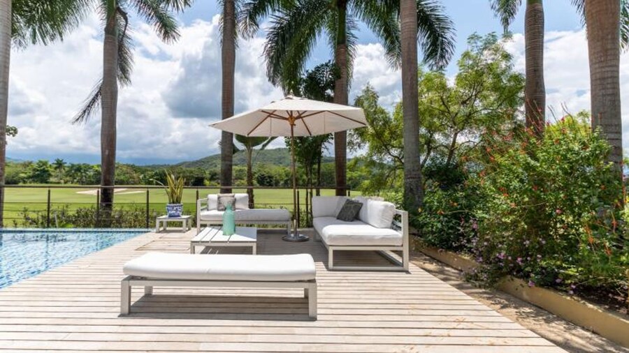 w Amazing 4BR Villa w Pool at Mesa de Yeguas
