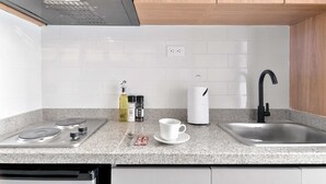 A modern kitchen with a stainless steel stove, a sink, and wooden cabinets. - w Stunning Loft in Bogota (Bogotá)
