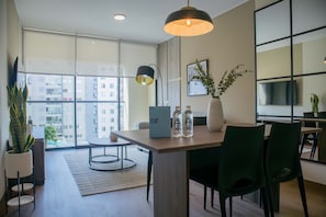 1 bedroom, Internet - w Striking 1BR w Perfect Balcony Near Kennedy Park (Lima)