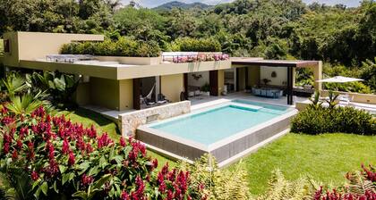 w Mind-blowing 4BR Villa w Pool at Mesa de Yeguas