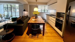House | 2 bedrooms - w Radiant 2BR in Roma Norte (Mexico City)