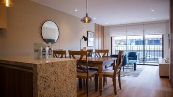 3 bedrooms, Internet