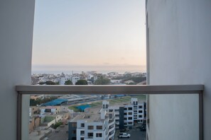 Apartment - w Minimalist 2BR w Balcony in Barranco (Lima)