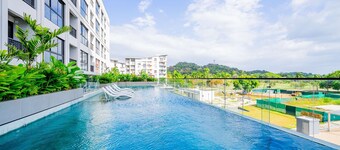 w Sophisticated 1BR w Great Deco in Centriqo