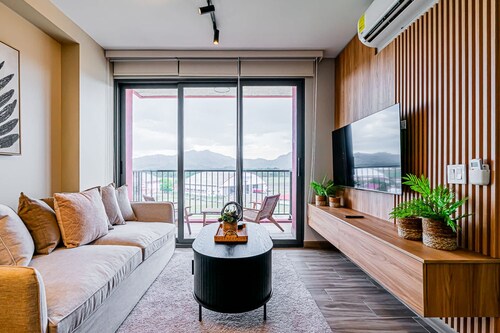 w Regal 1BR w Great Deco in Centriqo