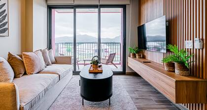 w Regal 1BR w Great Deco in Centriqo