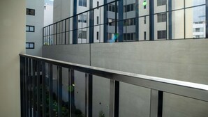 A modern building with a glass balcony and a metal railing. - w Stunning 1BR in Miraflores (Lima)