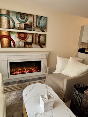Smart TV, fireplace