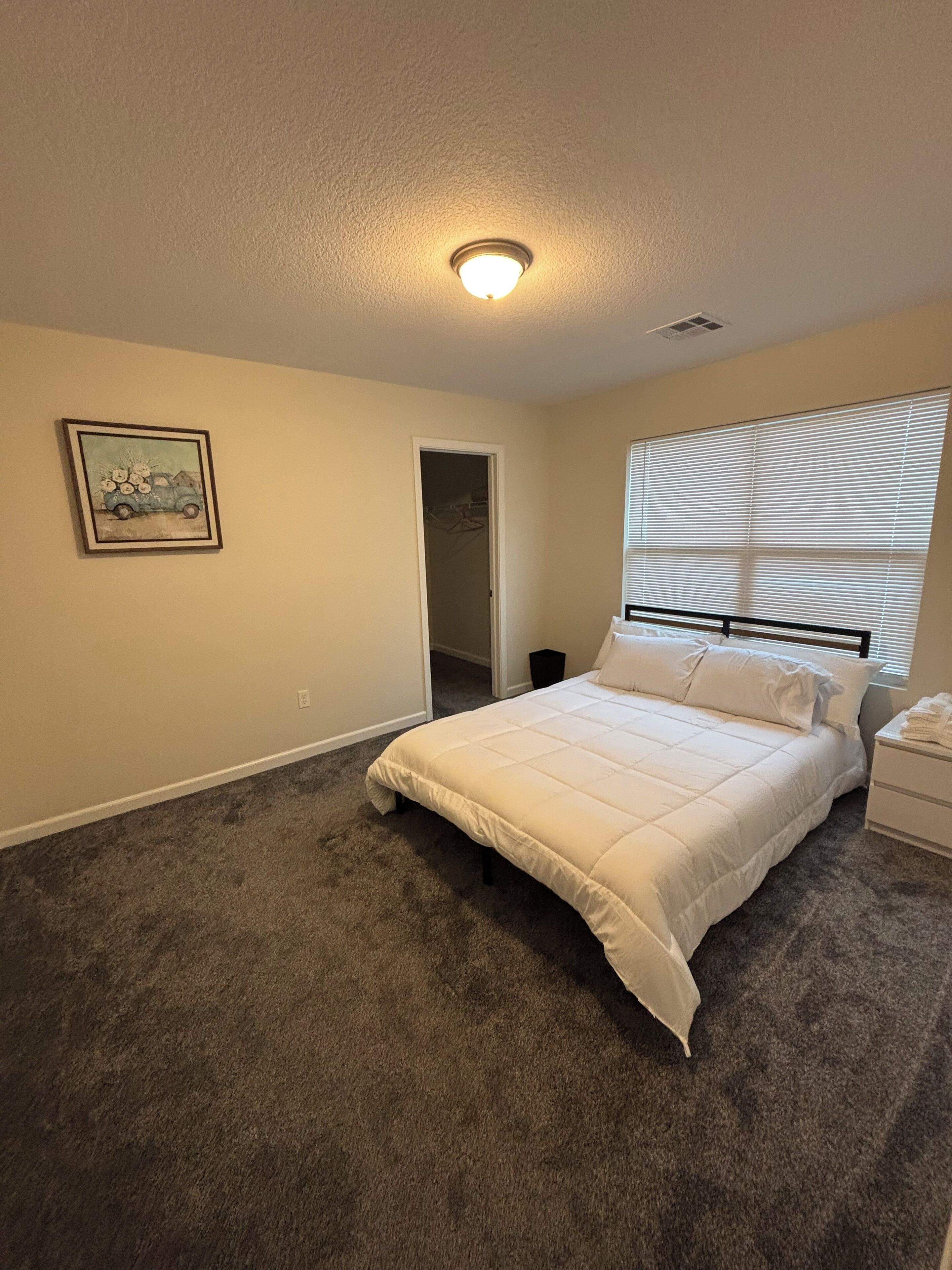 3 habitaciones, escritorio, tabla de planchar con plancha y wifi gratis 