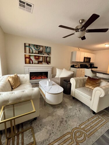 Terrific 3-bedroom house with AC in Salina