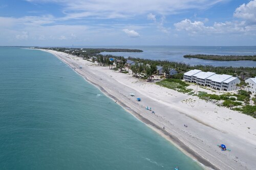 Captiva Stunning Beachfront Residence