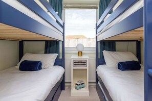 3 chambres, bureau, lit de bébé portatif, Wi-Fi