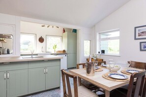 Dining - Historic Railway Home - Selsey Seafront (Selsey)