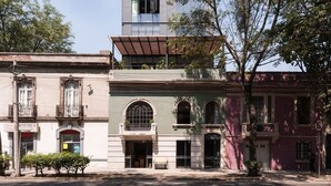 House | 1 bedroom - w Radiant Duplex w/ Modern Terrace in Roma Norte (Mexico City)