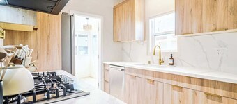 Chic Mid-City 3B2B Su