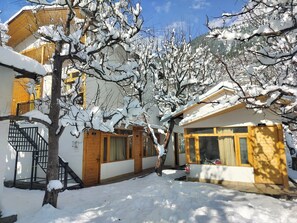 Mặt tiền nơi lưu trú