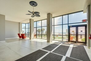 Interior - Partial Ocean Views: Daytona Beach Studio! (Daytona Beach)