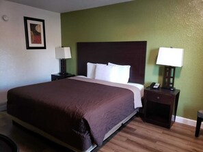 Enkelrum - icke-rökare | Skrivbord, mörkläggningsgardiner, strykjärn/strykbräda och gratis wi-fi