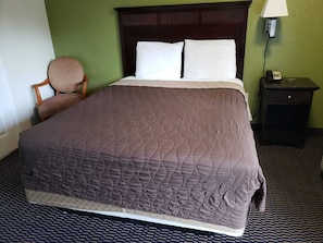 Yhden hengen huone, esteetön kylpyamme, tupakointi sallittu | Työpöytä, pimennysverhot, silitysrauta/-lauta, ilmainen Wi-Fi