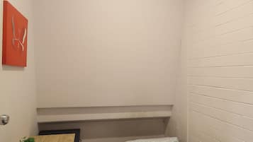 Quarto solteiro básico, para não fumantes | Wi-Fi de cortesia