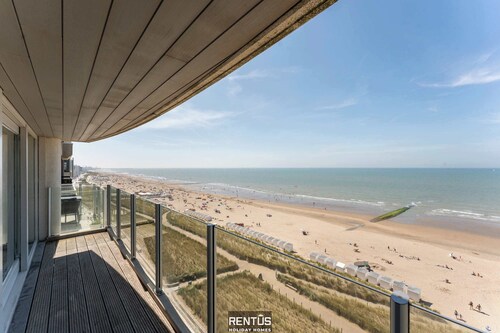 Penthouse Soleilla - with sea view in Westende