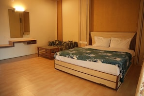Family Room | Down comforters, pillowtop beds, free WiFi, bed sheets