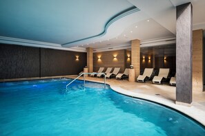 Indoor pool, sun loungers - Hotel Antines (La Villa)