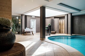 Indoor pool, pool loungers