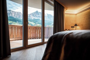 Habitación Deluxe doble, vistas a la montaña | Minibar, caja fuerte, sistema de insonorización y wifi gratis