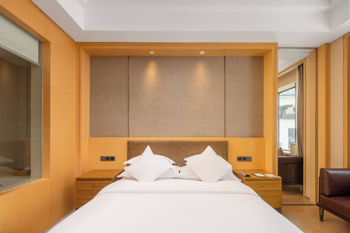 In-room safe, blackout curtains, soundproofing, iron/ironing board