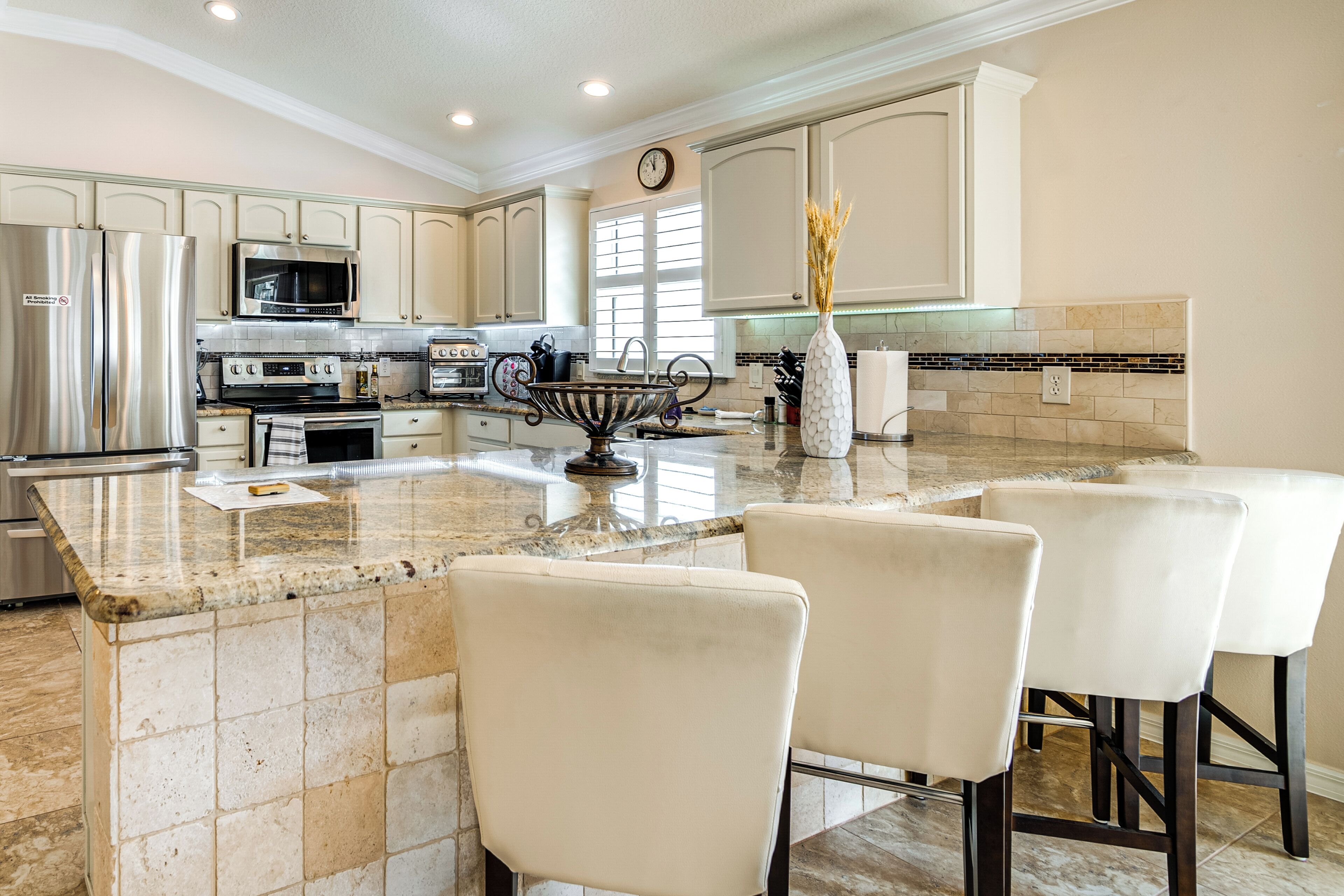 Fridge, microwave, stovetop, dishwasher