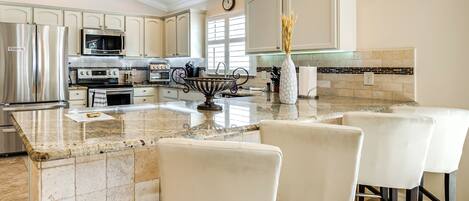Fridge, microwave, stovetop, dishwasher
