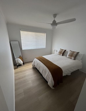 2 bedrooms, iron/ironing board, WiFi, bed sheets