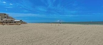 Steps to Englewood Beach: Home w/ Outdoor Oasis!