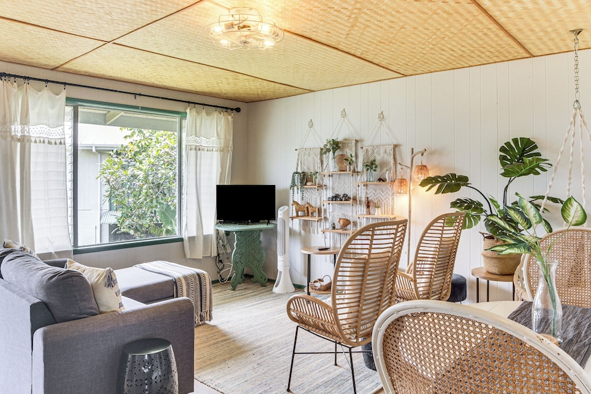 Walk To Dtwn Hilo! Tropical Getaway W/ Pool Access - Hilo, HI