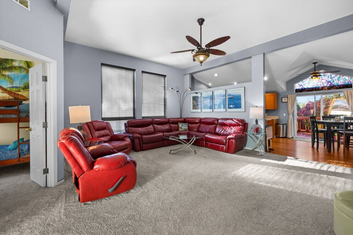 Televisión y chimenea 