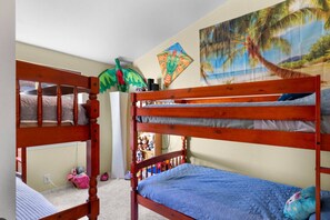 5 bedrooms, iron/ironing board, free WiFi, bed sheets