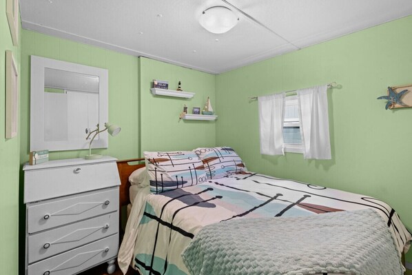 2 室のベッドルーム、WiFi (無料)、ベッドシーツ