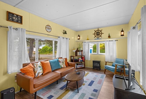 Cute Pet Friendly Home With Firepit