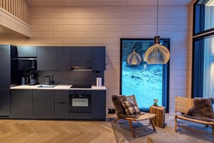 Villa, 2 habitaciones, sauna (loft) | Cocina privada | Frigorífico grande, microondas, horno y placa de cocina