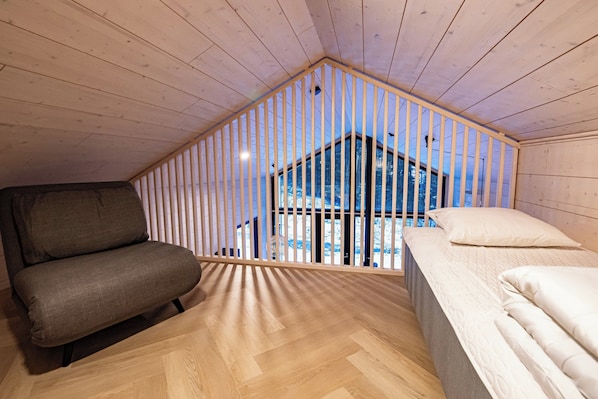 Villa, 2 chambres, sauna (loft) | Lit parapluie, Wi-Fi gratuit, draps fournis
