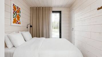 Cuna de viaje, wifi gratis y ropa de cama