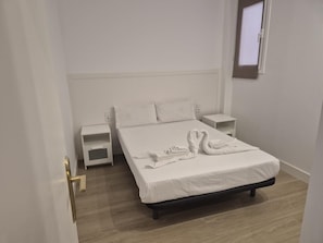 2 bedrooms, iron/ironing board, Internet